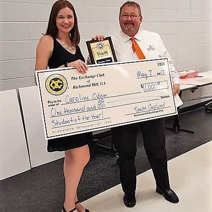 The 2018 student of the year holding a ceremonial $1000 check